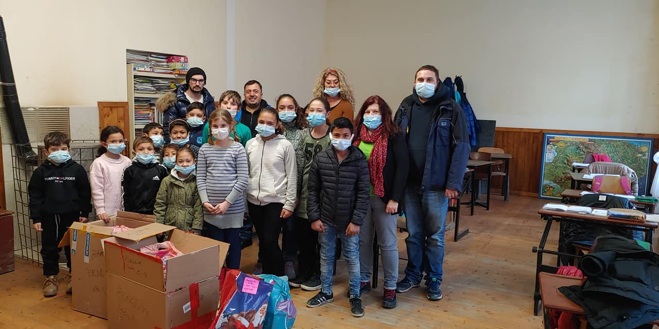 O asociație din Sibiu, Moș Crăciun pentru 500 de copii din județ