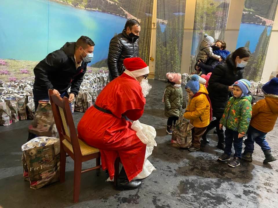 Elevii școlii „Aurel Decei” din Gura Râului au primit cadouri din partea lui Moș Crăciun
