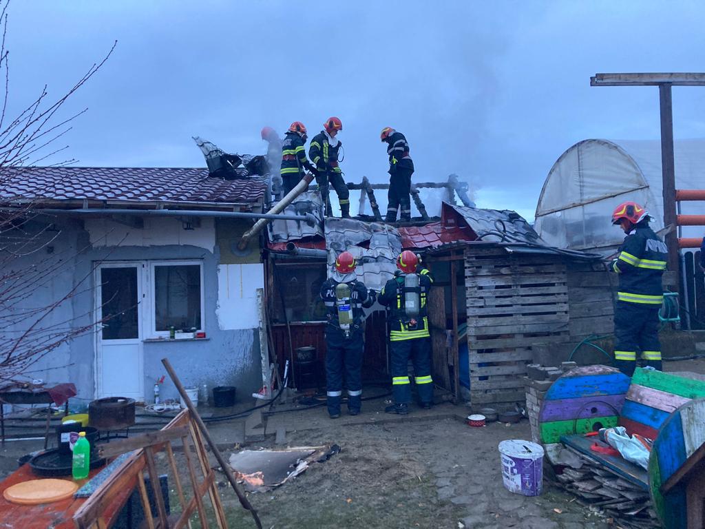 Incendiu la o casă din Cisnădie. Victima de 80 de ani a intrat în atac de panică