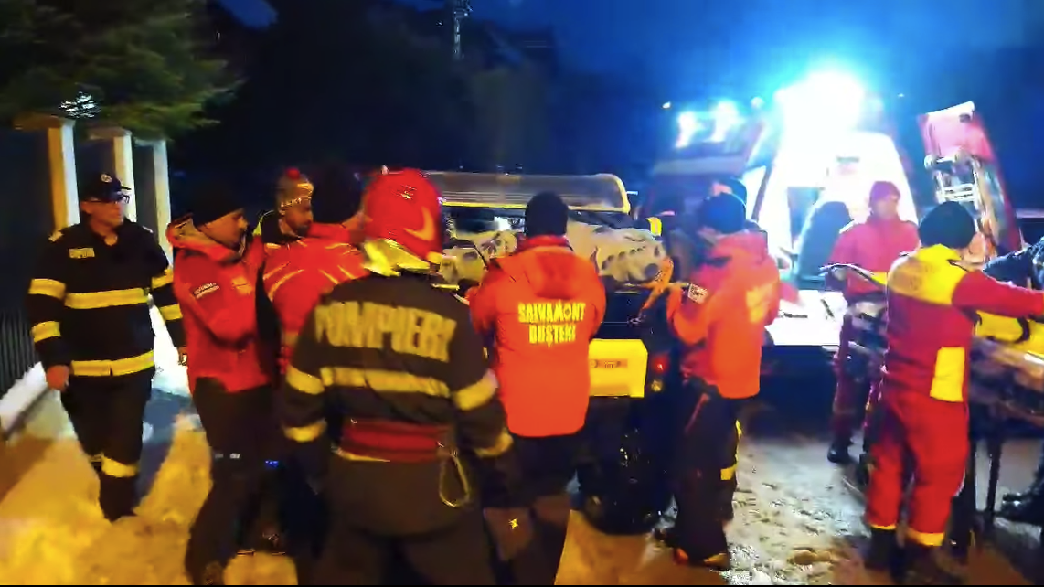 VIDEO Prahova: Adolescent căzut de pe ATV într-o râpă, scos de salvamontiştii din Buşteni şi transportat la spital