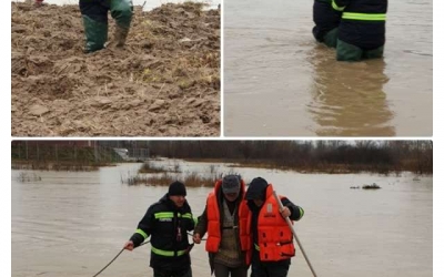 Intervenţii ale pompierilor în mai multe judeţe în urma precipitaţiilor abundente
