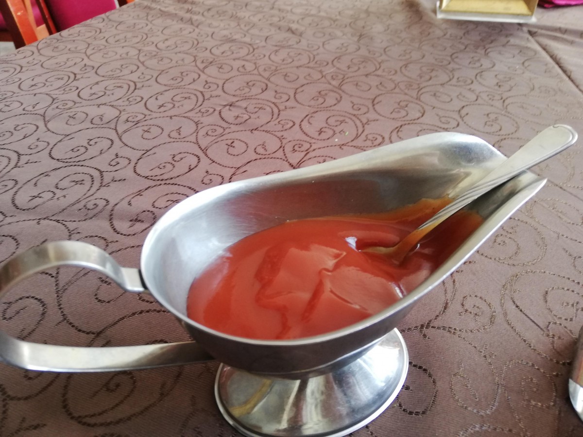 Ketchup cu până la 6 E-uri și doar 6% concentrat de roșii. Studiu făcut în cele mai importante supermarketuri