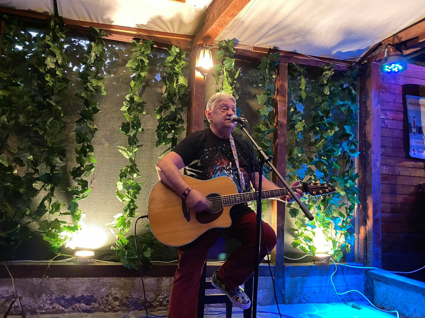 Interpretul de muzică folk Mircea Vintilă, invitat pentru prima dată la Cenaclul Lumină Lină