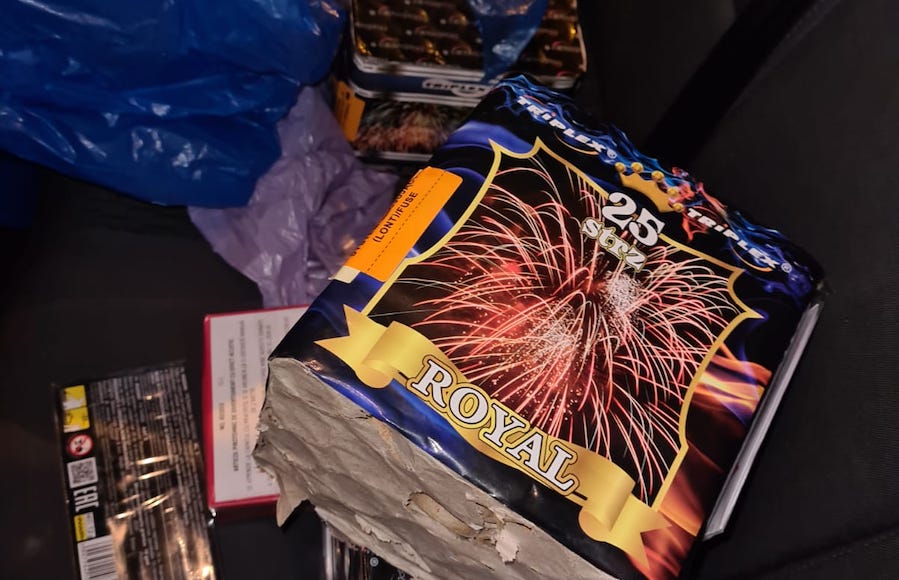 Dosar penal pentru o sibiancă din Târgul Obor. Vindea ilegal artificii