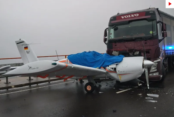 Șofer român de TIR, accident cu un avion, pe o autostradă din Germania