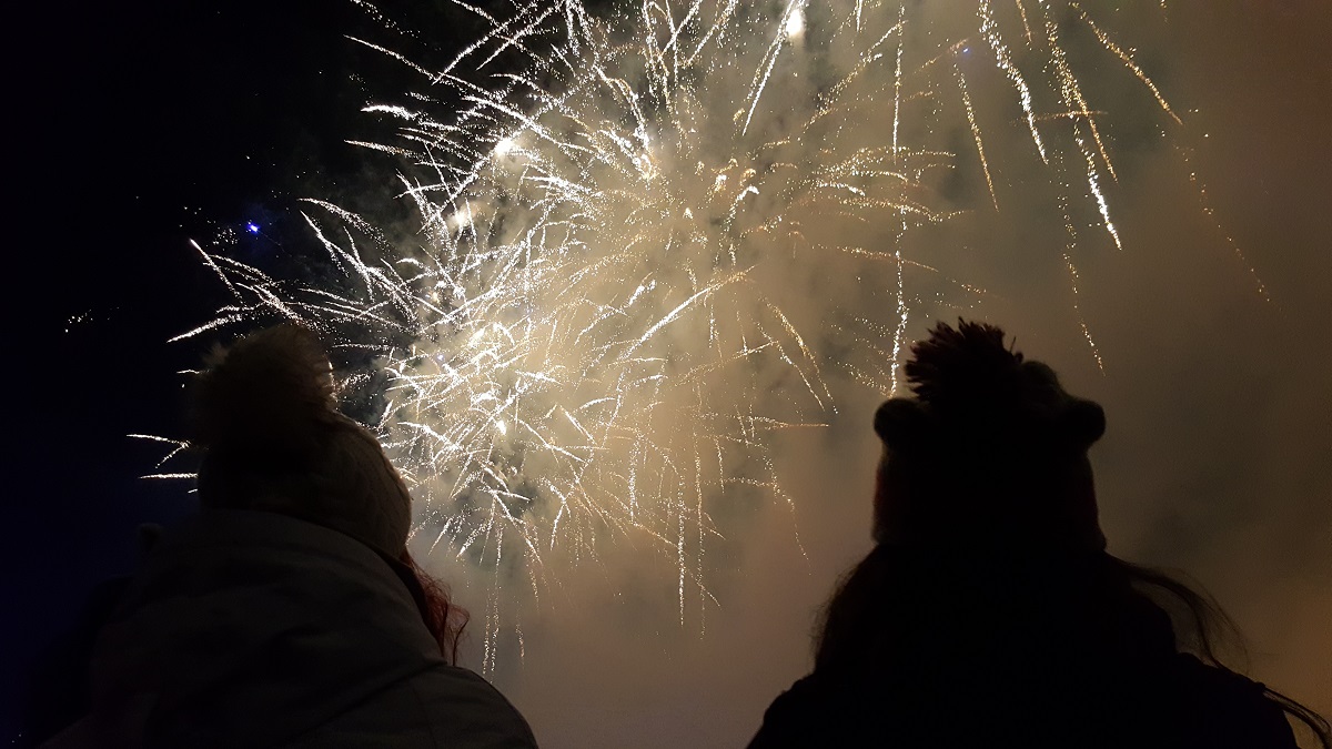 Guvernul permite organizarea de petreceri de Revelion