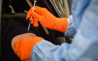 Vaccinul Pfizer/BioNTech rămâne eficace împotiva variantei Omicron după 3 doze, anunță producătorul