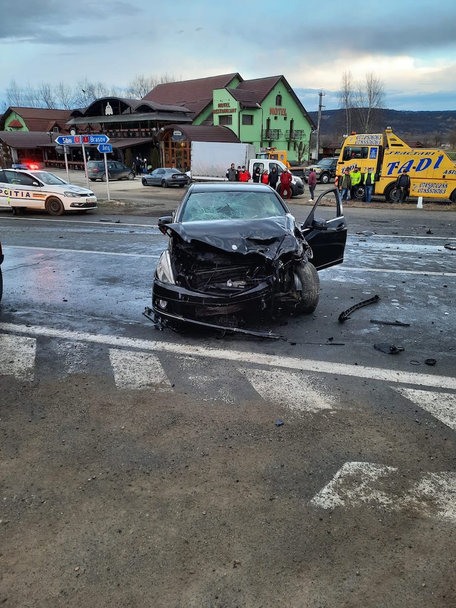 Accident mortal în apropiere de Avrig. Șoferul care conducea regulamentar a decedat