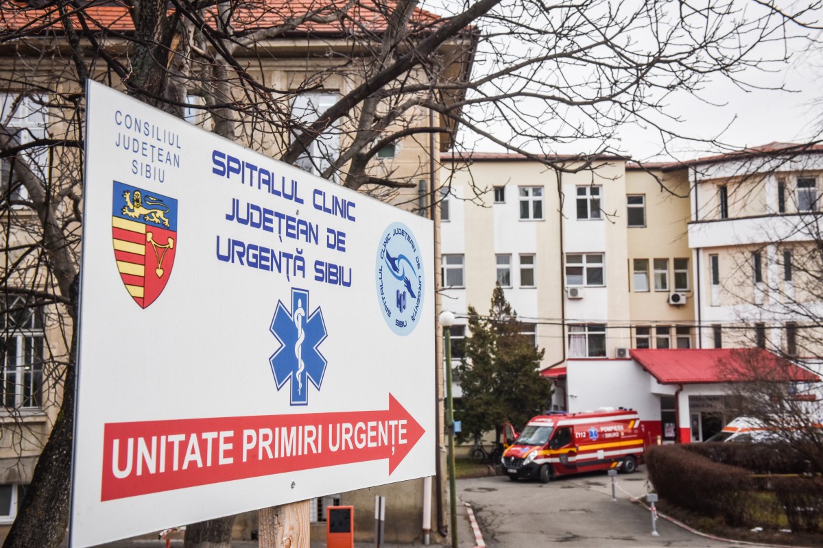 Crește numărul internărilor în spitale și secțiile ATI. Trei noi decese