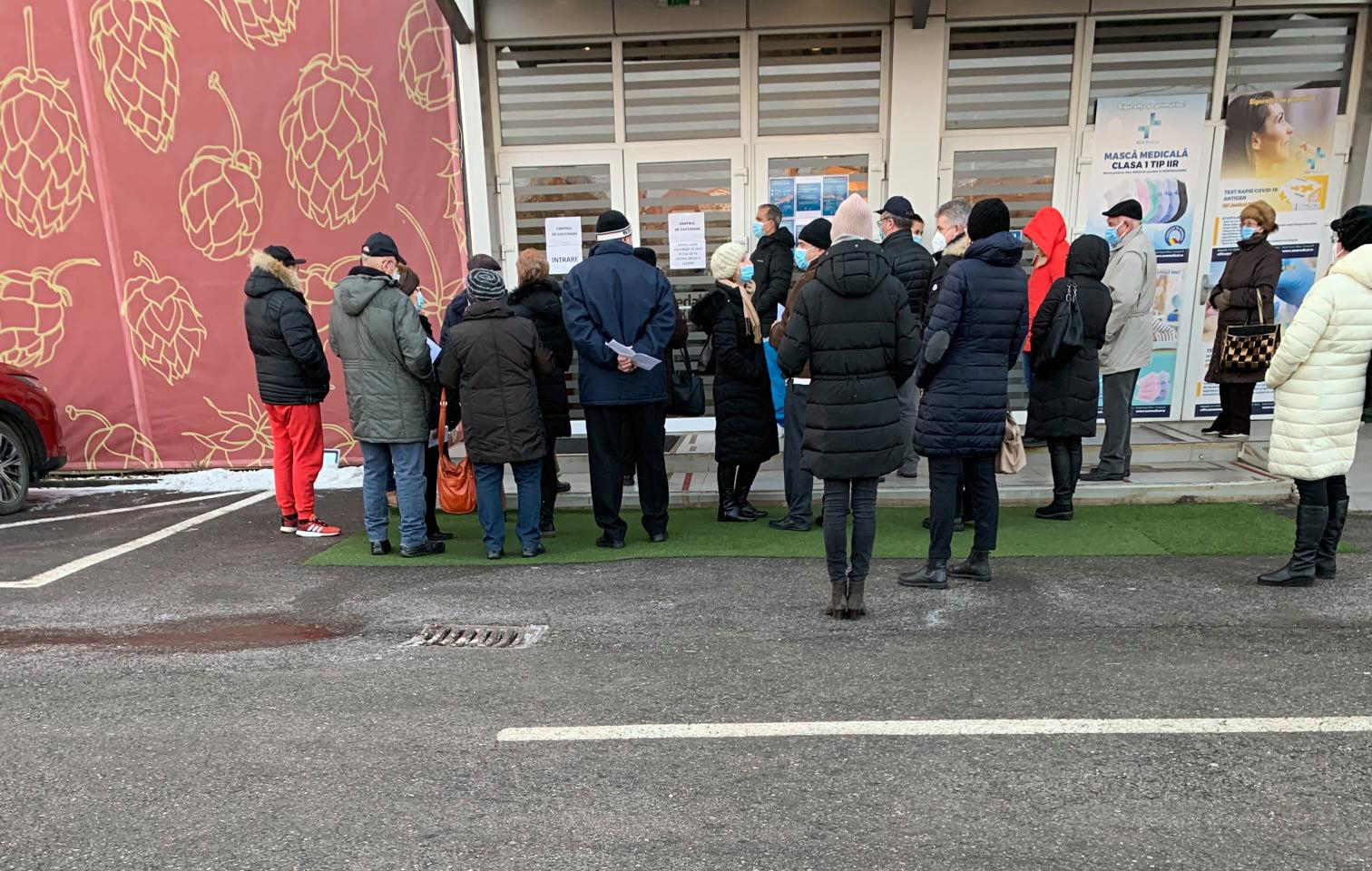 Sibian la coadă la vaccinare: e în ADN-ul românului îmbulzitul, scandalul...