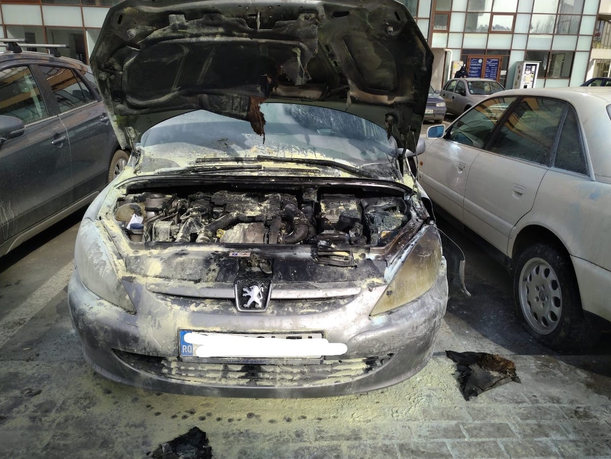 Incendiu la un autoturism parcat în zona Gării CFR