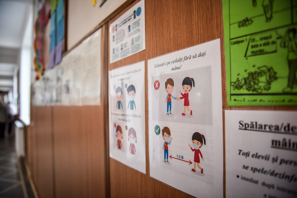 Ministrul Cîmpeanu: Profesorii şi elevii vor purta permanent măşti de protecţie în şcoală