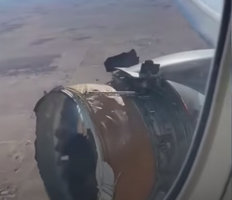 VIDEO-Motorul unui avion cu peste 230 de oameni la bord a explodat în timpul zborului, în SUA
