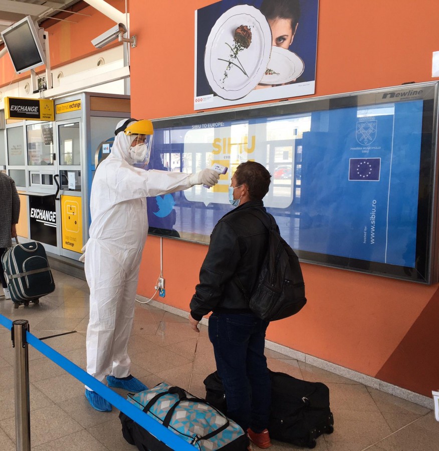 Aeroportul Sibiu, primul din țară unde câinii vor depista coronavirusul