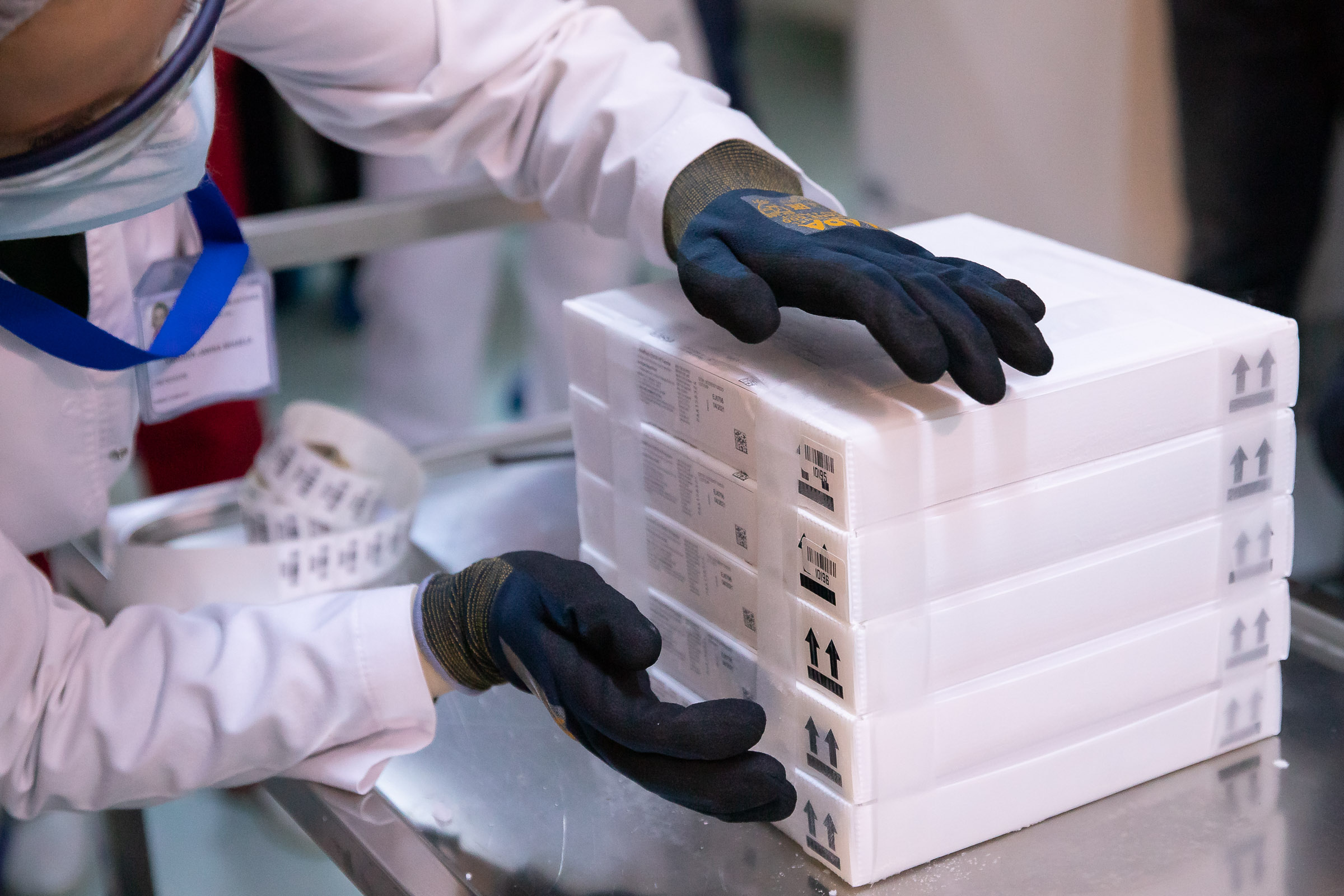Mâine ajung în țară peste 200.000 de doze de vaccin Pfizer