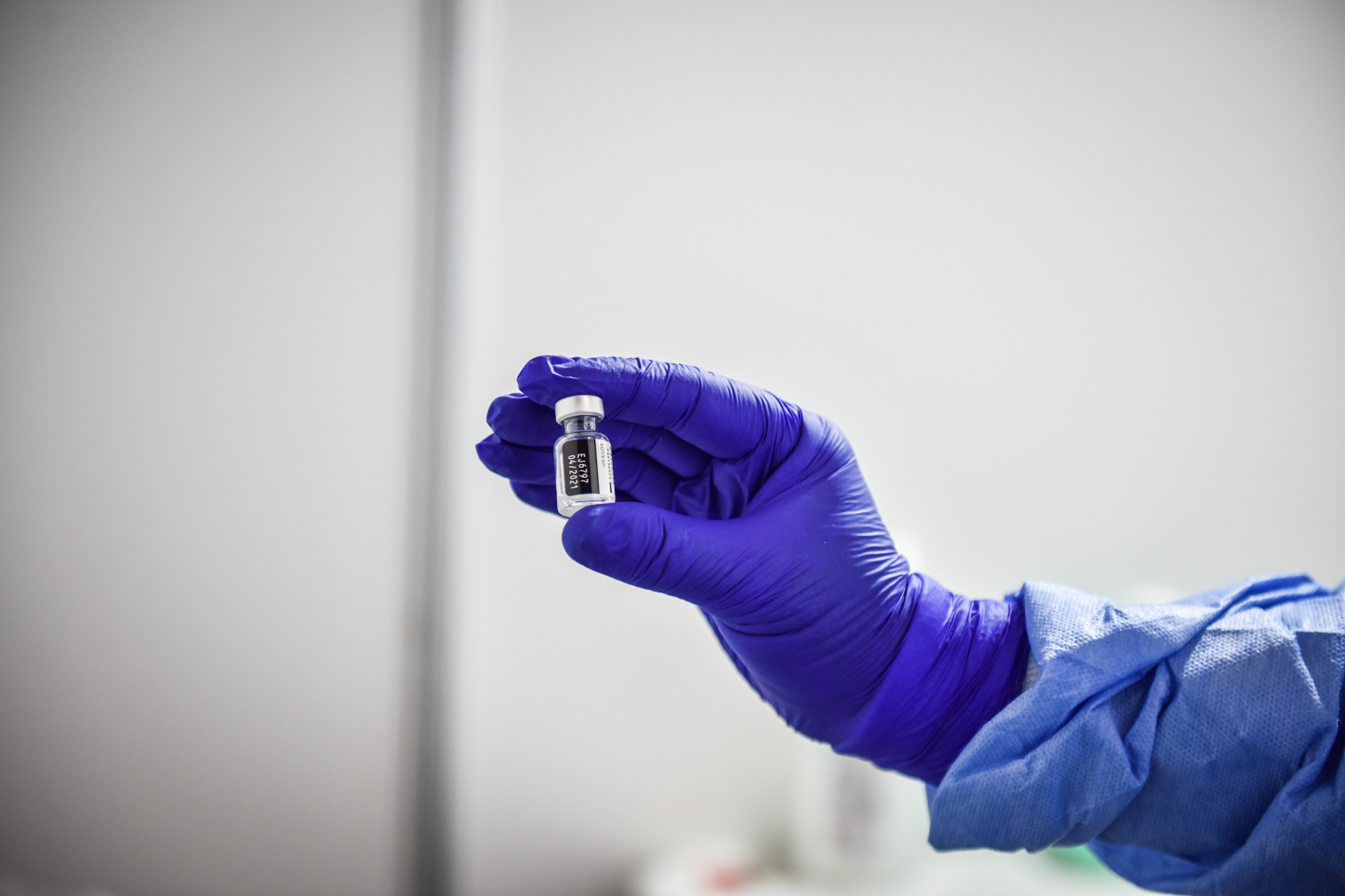 Pentru prima dată, numărul dozelor de vaccin administrate este mai mare decât numărul cazurilor confirmate