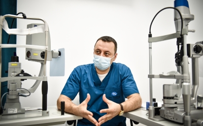 Oftalmologul Teodor Holhoș despre operațiile cu laser: Cel mai mare număr de operații pe care le-am făcut într-o singură zi a fost 66