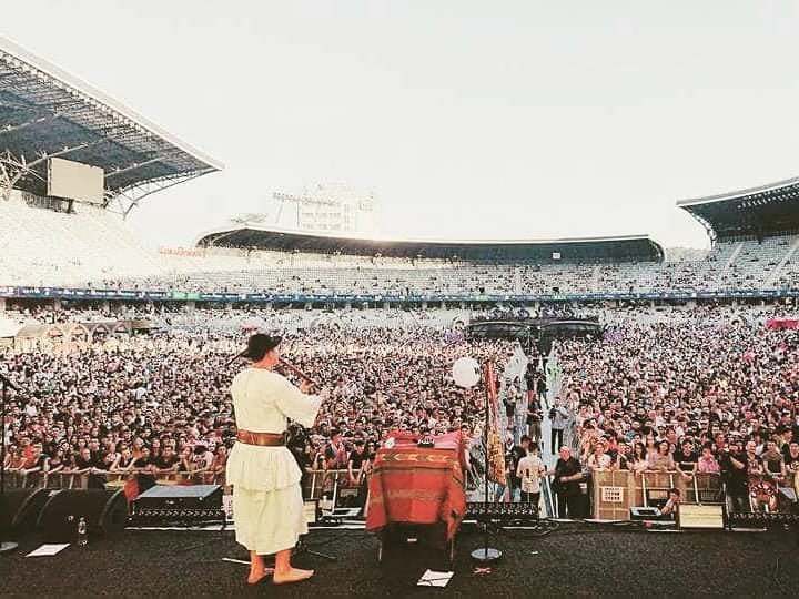 Un sergent al Academiei Forțelor Terestre Sibiu cântă cu Subcarpați