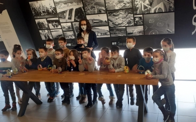 Elevii de la Școala Gimnazială Nr.8 din Sibiu au adus primăvara prin două proiecte dedicate mamei