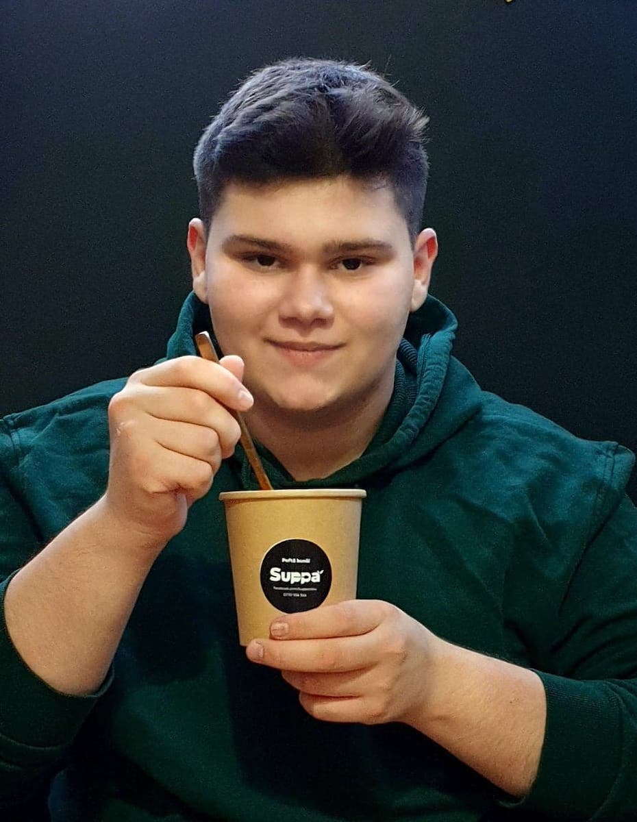 Un elev sibian este food blogger, la 18 ani. „De mic stăteam pe lângă bunica, în bucătărie”
