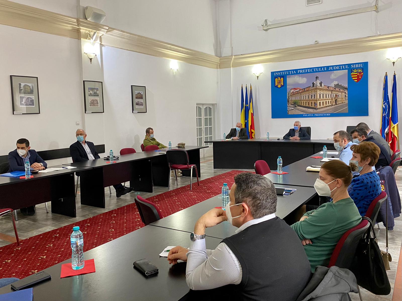 Ședință de urgență după o nouă creștere a incidenței. Mesajul prefectului ”pentru a evita o nouă carantinare”