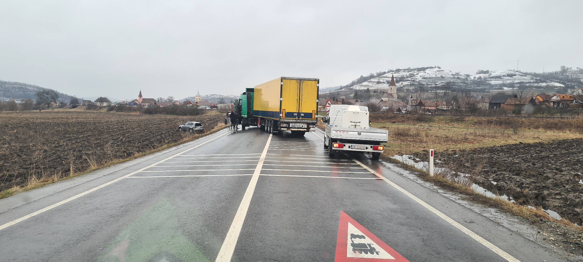 Actualizare. Traficul de pe DN 14 este deviat pe o rută alternativă, din cauza accidentului de azi dimineață