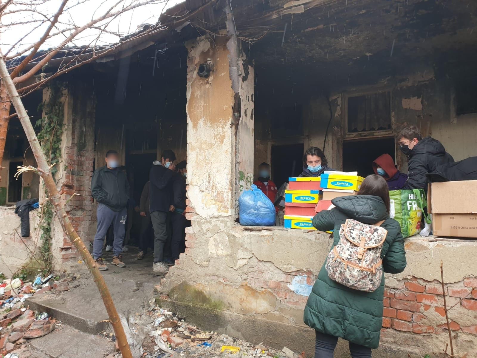 Apel ESI: Sibienii pot ajuta migranții din Timișoara donând pături în stare bună