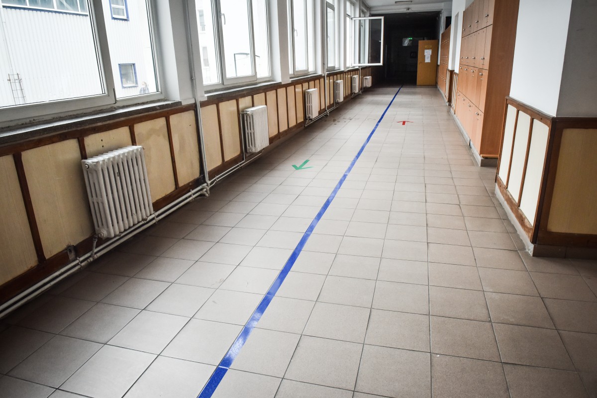 15 elevi și angajați din învățământ au fost infectați cu SARS CoV-2 în ultimele zile. Goga și Brukenthal printre școlile cu ore suspendate