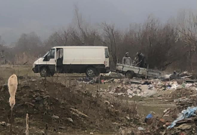 Cât te costă să arunci gunoaie pe malul Oltului?