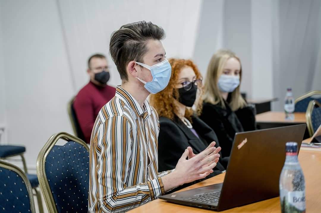 Elevii sibieni despre modificarea anului școlar: va afecta ritmul nostru de învățare