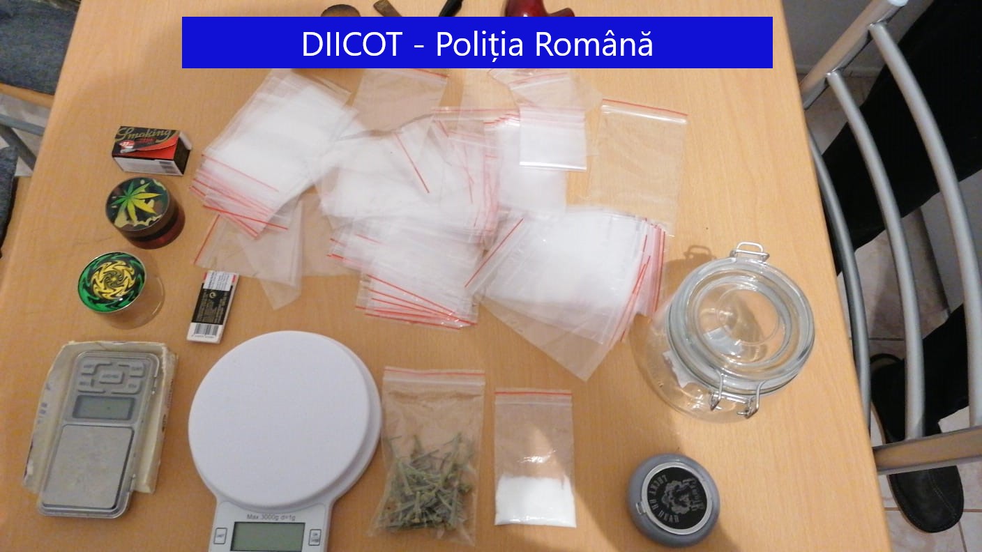 Percheziții în  Sibiu și Bistrița-Năsăud într-un caz de introducere în țară de droguri și trafic de droguri de risc