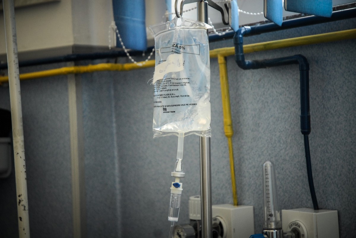 Spital, caut preș. Unul mare, mare de tot
