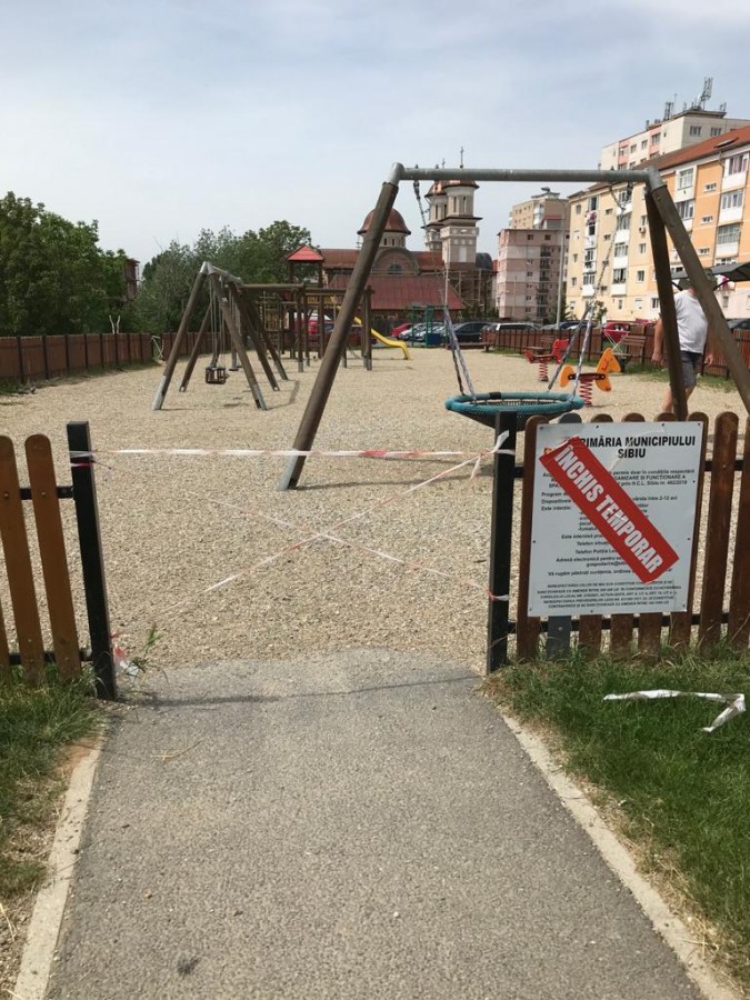 Polițiștii au prins încă doi bărbați acuzați de obscenități în preajma locurilor de joacă din Sibiu