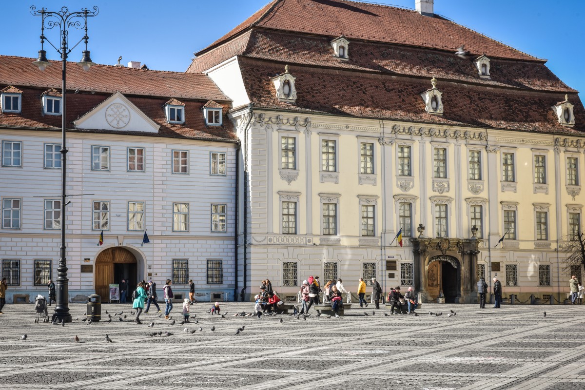 După trei zile de scădere, incidența crește din nou în Cisnădie, dar continuă să scadă în Șelimbăr. Ușoară creștere și în Sibiu