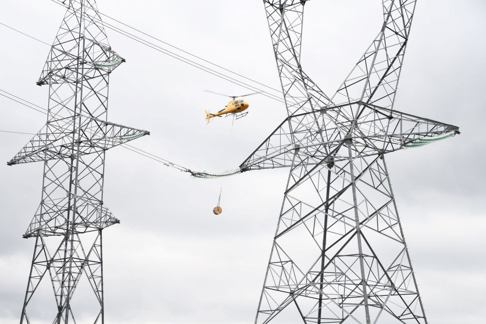 Primul poligon de testare şi antrenament pentru lucru sub tensiune din România, construit la Sibiu