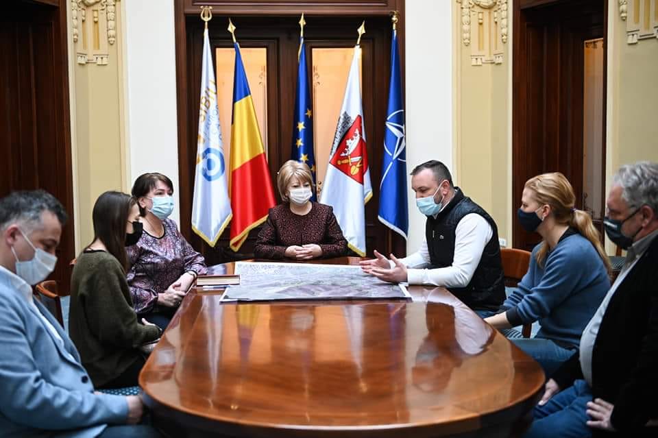 Primăria, Mureșan, Bibu, Bokor și alți șase consilieri: cum tot lucrează aleșii la ”complexele” parcuri pentru câini