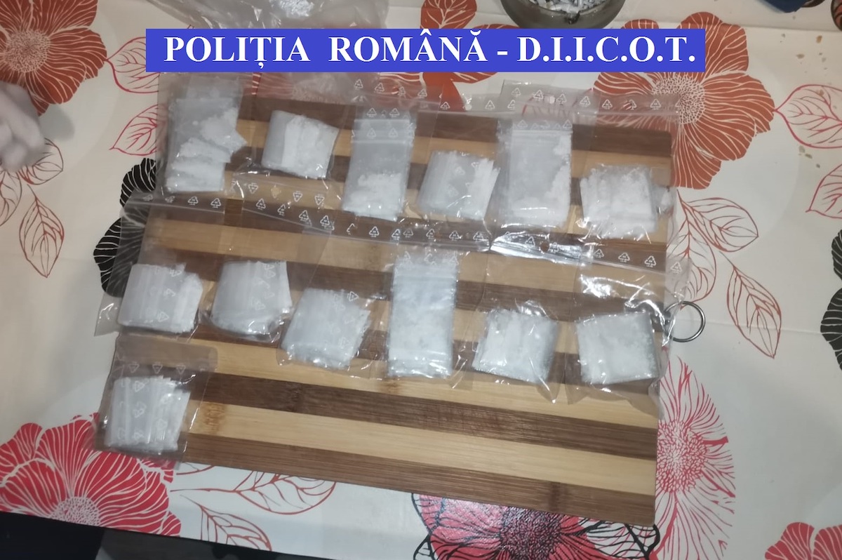 Percheziții de amploare în Sibiu, Cluj, Alba și Brăila, într-un dosar de trafic de droguri