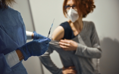 Cât de eficient este vaccinul AstraZeneca în viața reală. Mi-am făcut testul de anticorpi