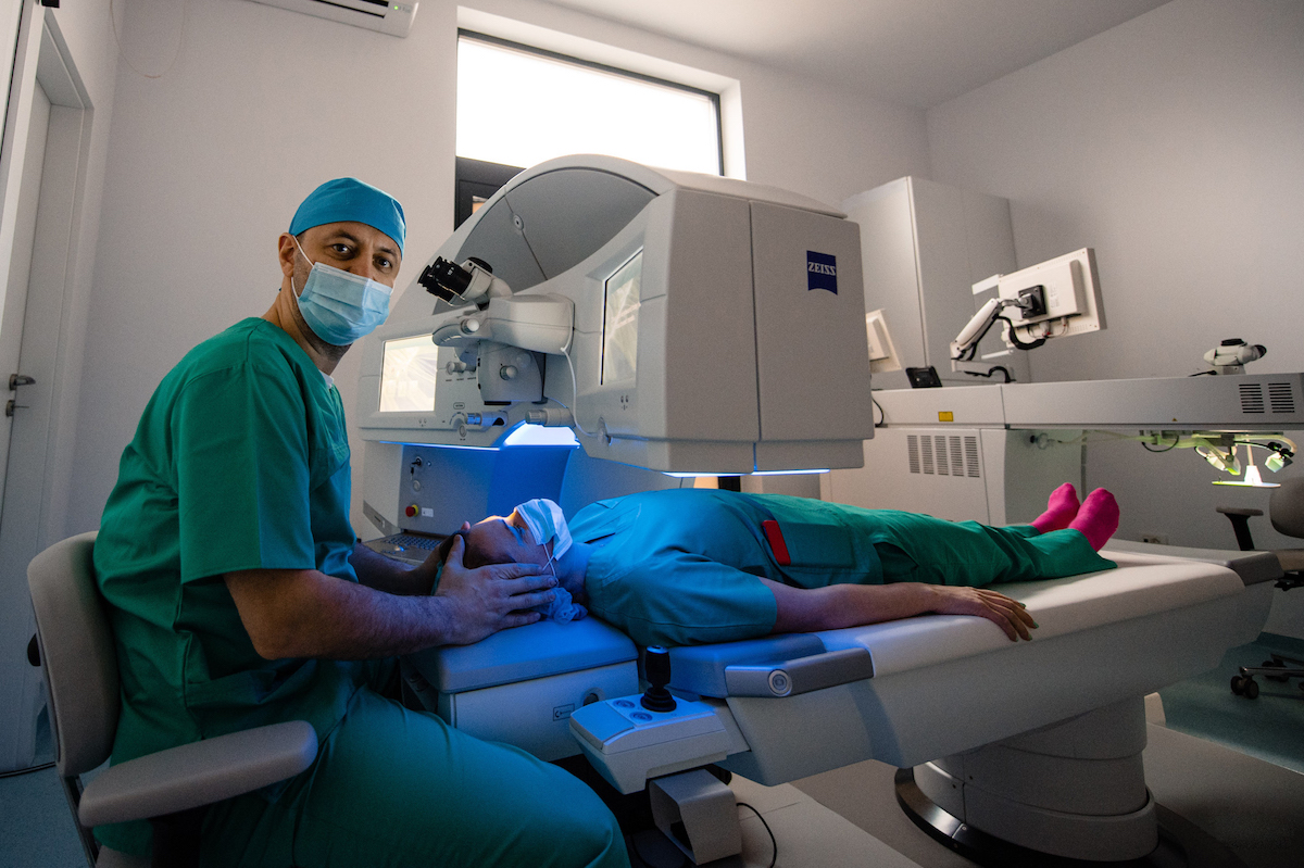 SMILE, cea mai performantă operație refractivă LASER, ocazie unică în rețeaua Dr. Holhoș