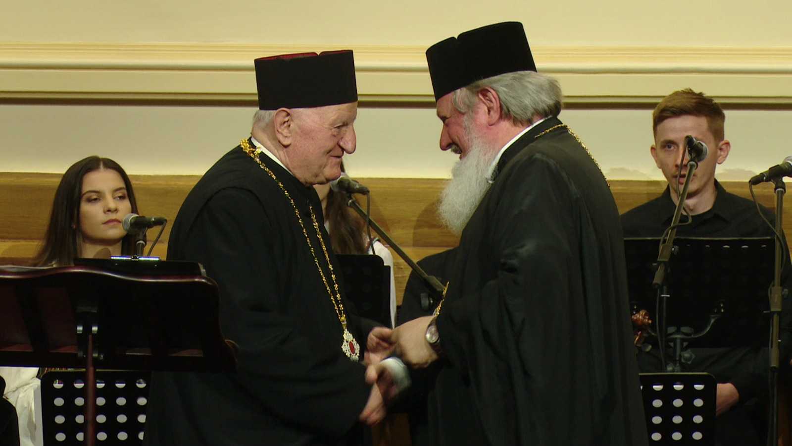 „Părintele cântecelor patriotice din România”, preotul sibian Doru Gheaja, premiat de Patriarhie