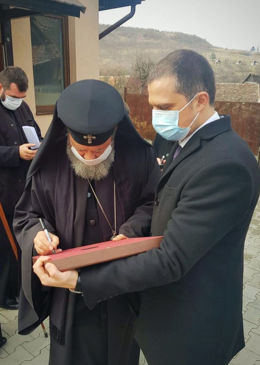 Bogdan Trif, PSD Sibiu: Tupeu de mafiot penelist: ați triplat taxa de salubritate, ați furat bani în pandemie și ați dus la faliment zeci de mii de firme, ați creat haos în Spitalul Județean și au murit oameni cu zile, iar acum ați ajuns să dați amenzi
