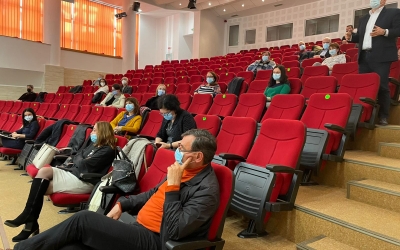 Vaccinarea cadrelor didactice și testarea rapidă a elevilor din Sibiu discutate în cadrul campaniei „Vaccinare și testare pentru învățare”