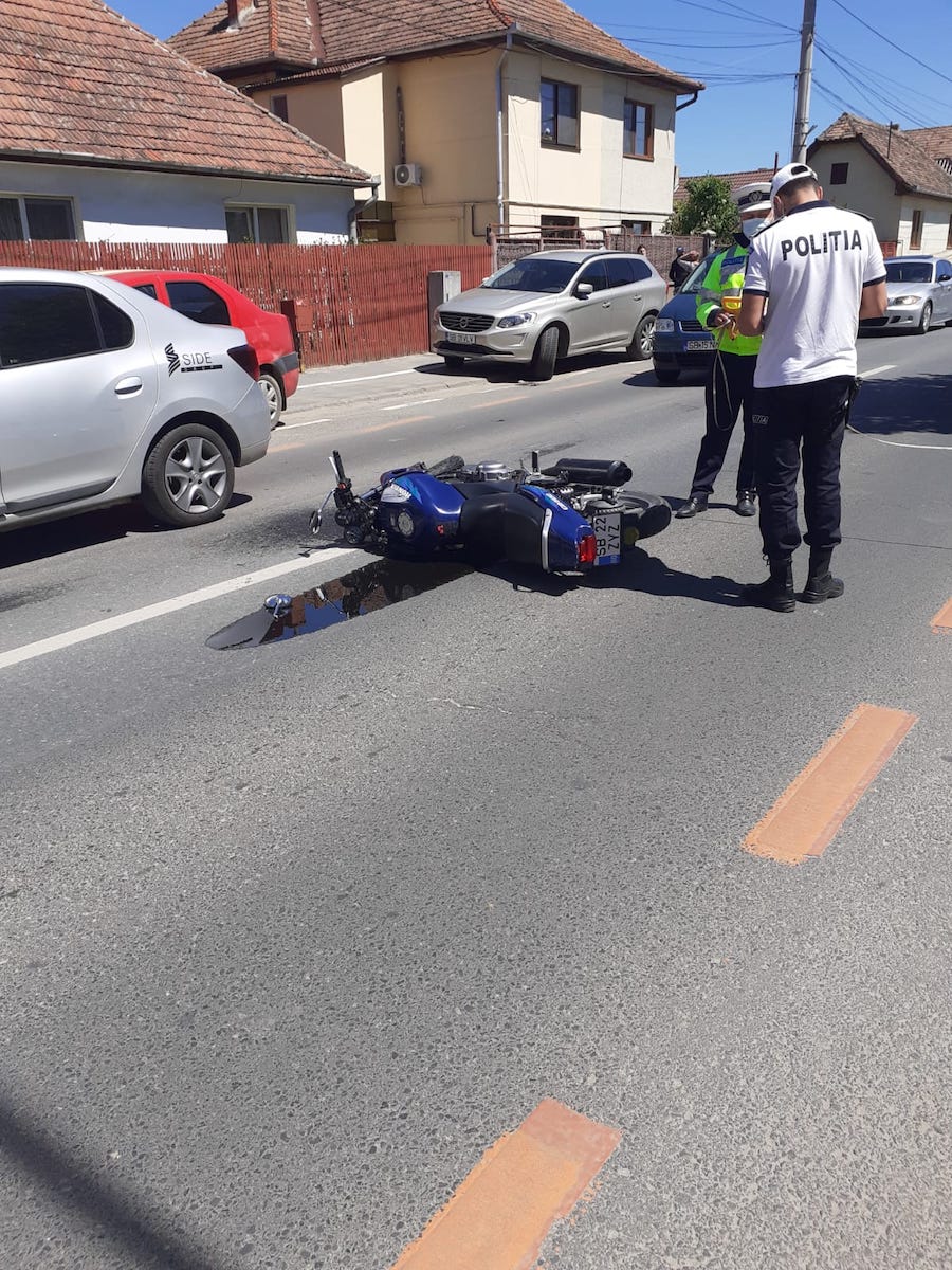 Motociclist lovit de mașină, pe Ștefan cel Mare. Șoferul nu s-a asigurat