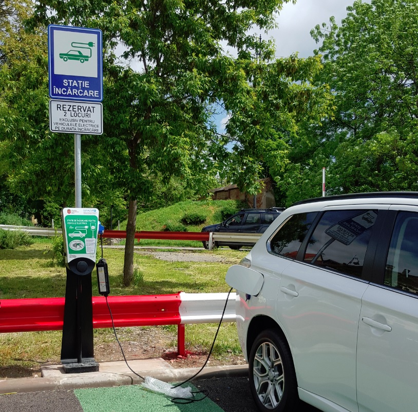 Administrația județului își cumpără trei mașini noi. ”Plug-in hibrid”