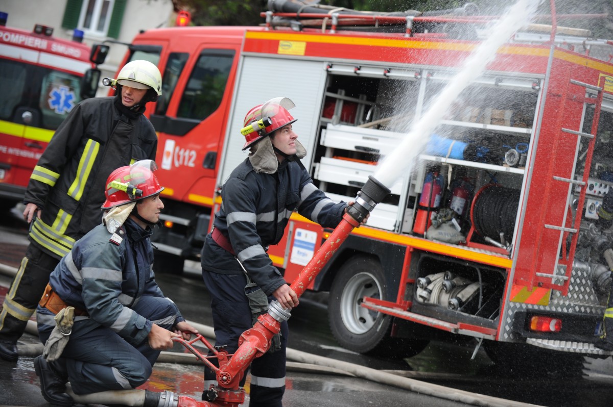 Incendiu la o casă din zona Piața Cluj. Focul a pornit de la o mașină de spălat rufe