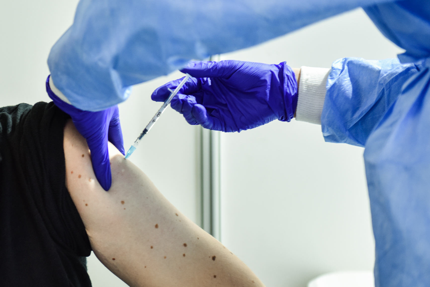 Peste 2.000 de sibieni vaccinați în ultimele 24 de ore. 312 au ales să se imunizeze la Cazarma 90