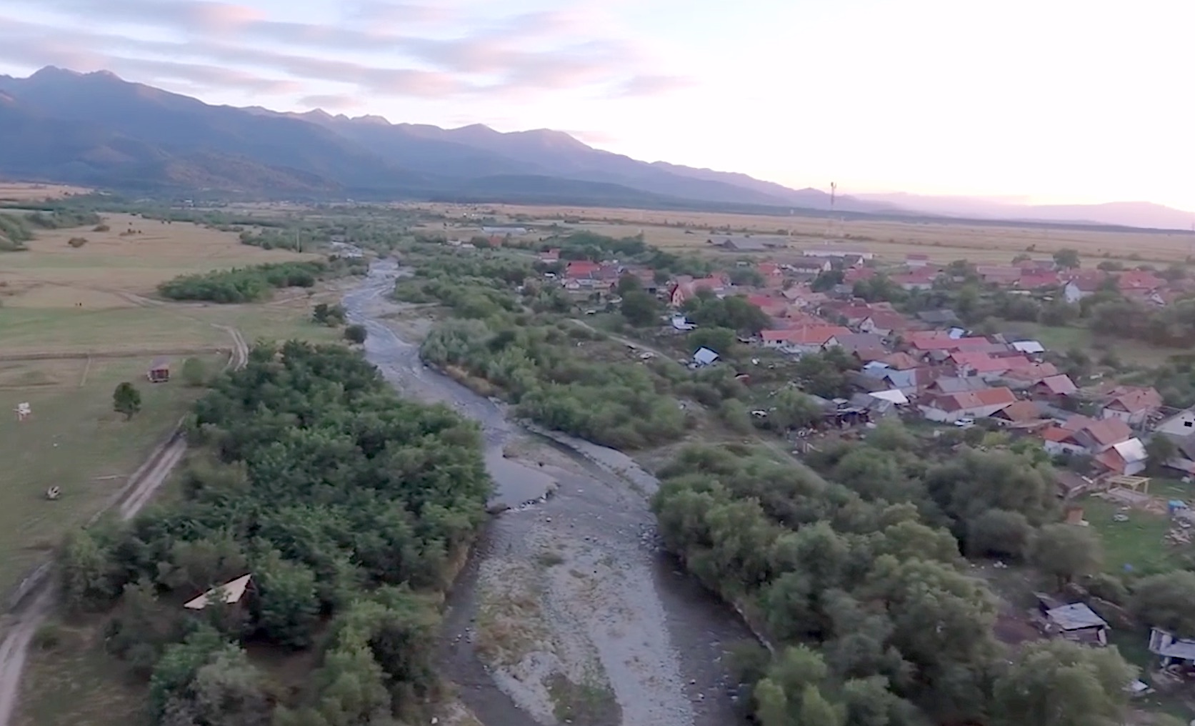 Trei râuri de munte din Sibiu vor fi betonate și îndiguite. ”Susțin că soluțiile verzi sunt mai dăunătoare decât betonul”