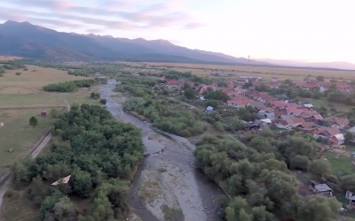 Trei râuri de munte din Sibiu vor fi betonate și îndiguite. ”Susțin că soluțiile verzi sunt mai dăunătoare decât betonul”