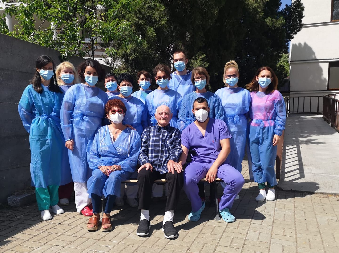 Un veteran de război din Alba s-a vindecat de coronavirus la 99 de ani