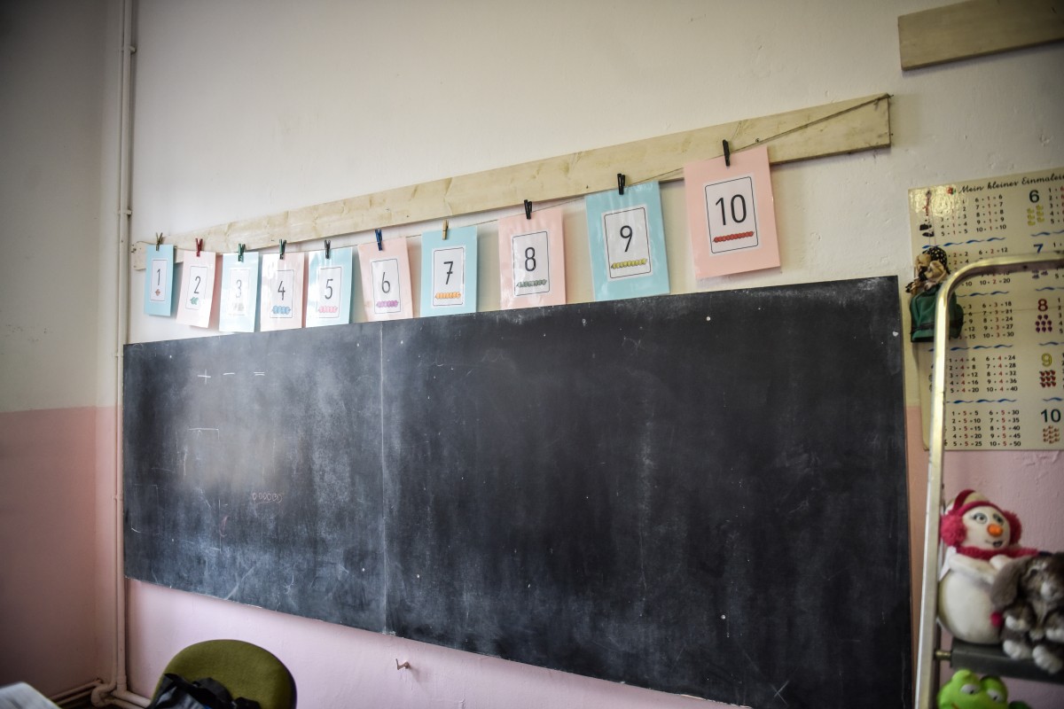 Elevii din Mediaș merg de mâine la școală. Cei din Orlat și Marpod se întorc în on line